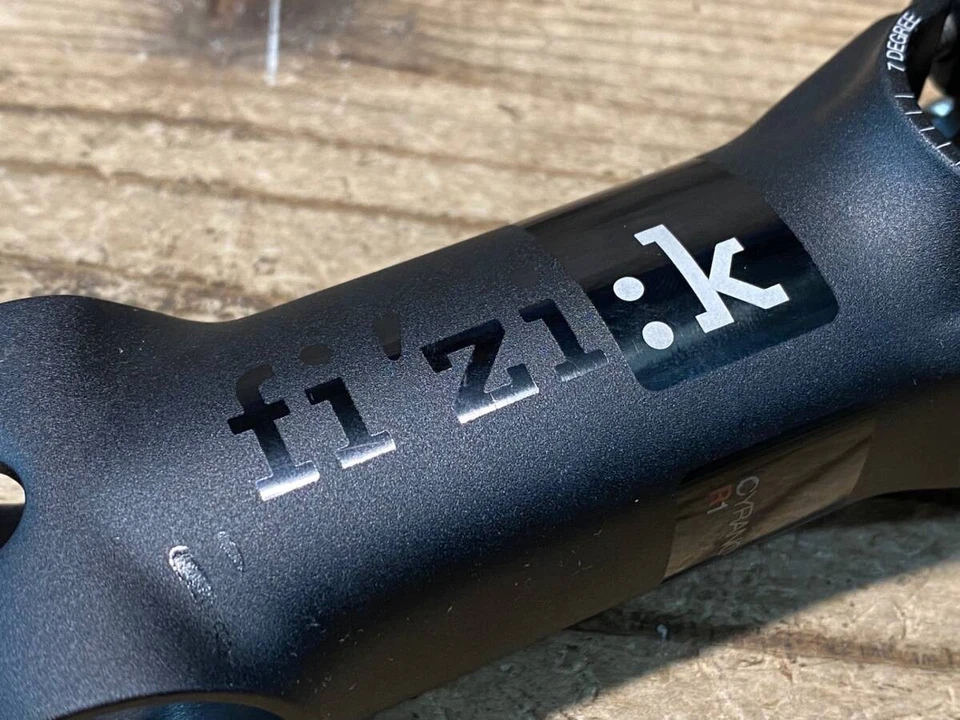 Vástago de aluminio fizik Cyrano R1 negro Φ31,8 OS 7° 100 mm ligero alta rigidez Foto 3 de 4