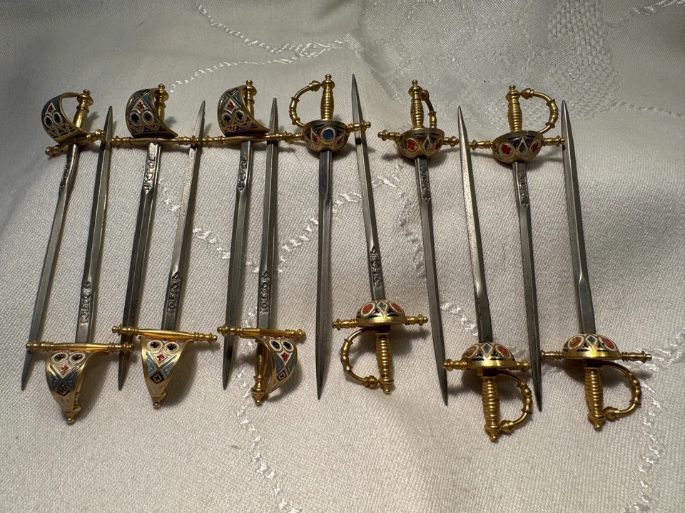 De colección Toledo España Espadas de Latón Cóctel Aperitivo Pinchos Soporte - 12 Espadas Foto 3 de 4