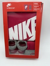 NEW 3 PICE SET NIKE NEWBORN 0-6 MONTHS HAT BODY SUIT BOOTIES COTTON / POLYESTER