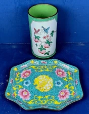 VINTAGE CHINESE CANTON ENAMEL BRUSH POT & TRAY