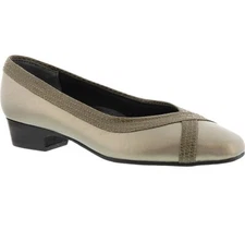 Mark Lemp Classics by Walking Cradles Womens Tracy Gold Ballet Flats 6.5N