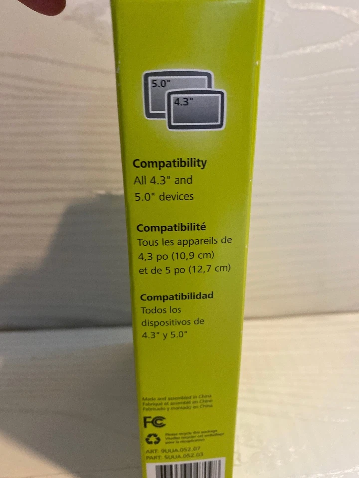 TomTom Universal Protective Carry Case for 4.3" and 5.0" GPS Units (Black) - Image 2 of 3