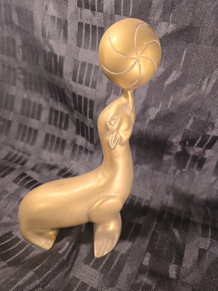 Sello de león marino vintage de latón macizo con estatuilla de bola 2,8 libras 11" X 8" X 3" Foto 3 de 4