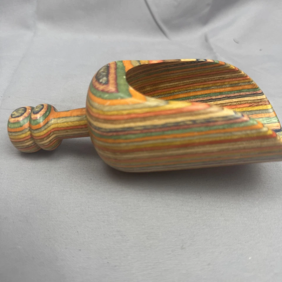 Cuchara de madera arco iris laminada hecha a mano mango tallado multicolor decoración de cocina Foto 3 de 4