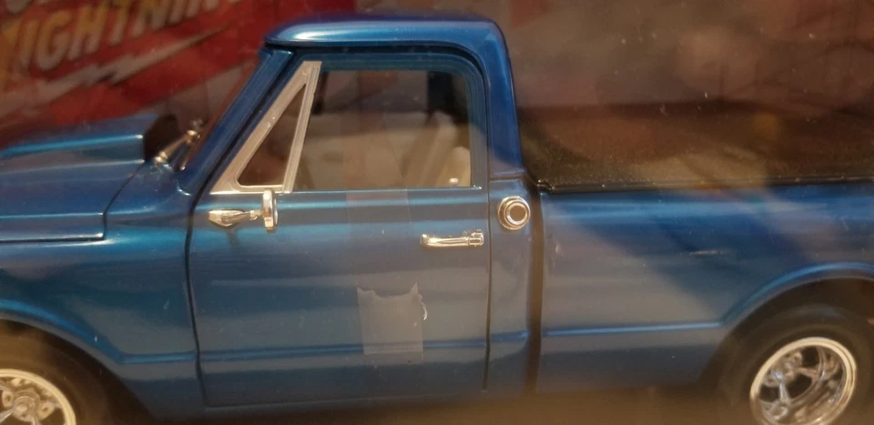 Chevy 1968 Pick-up  BLUE  1/18 By Johnny Lightning/ Playing Mantis  - Image 4 of 4