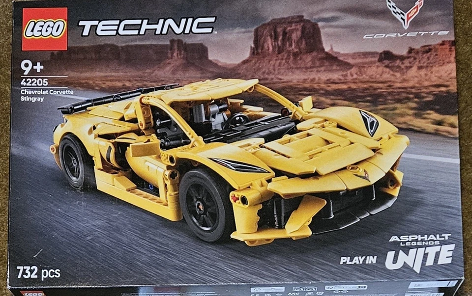 LEGO Technic 42205 Chevrolet Corvette Stingray, photo 2 of 3