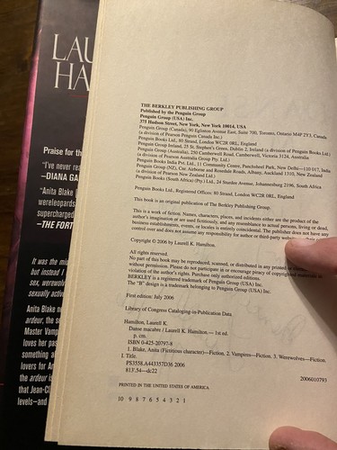 SIGNED Danse Macabre By Laurel K Hamiton 1st Printing First Edition 2006 HCDJ - Picture 3 of 12