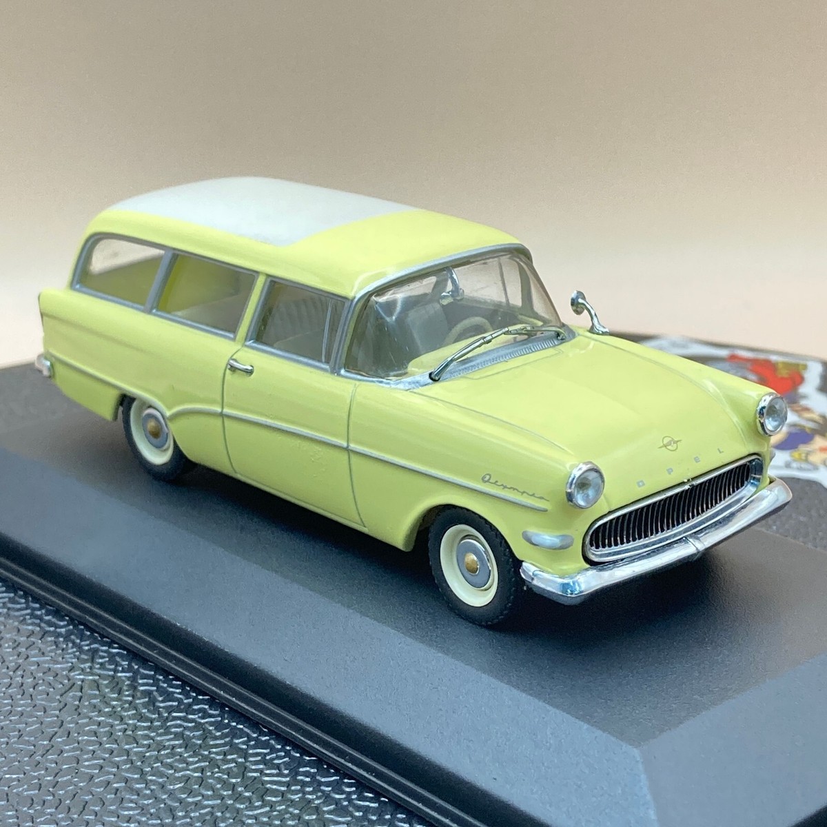 Minichamps 1/43 Opel Rekord P1 Caravan 1958-1960 yellow 430043210