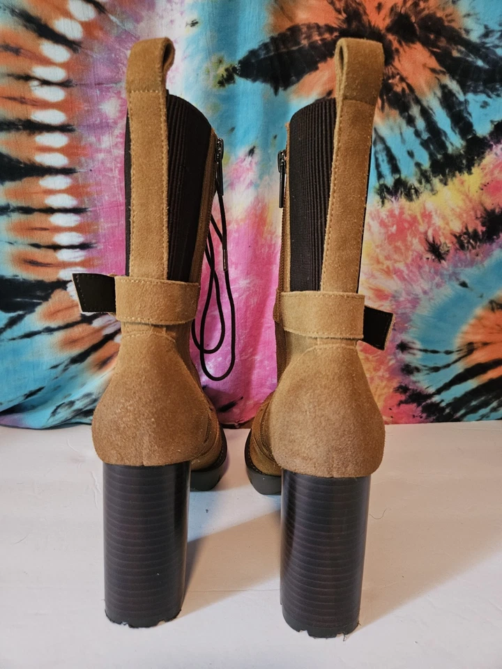 Bota de Combate Charles David Gimmick Para Mujer Talla 9 Camel con Suela Negra y Tacones Foto 4 de 4