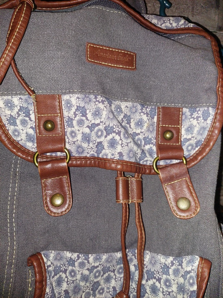 Mochila Bolsa para Libros American Eagle Correas Ajustables Bolsillos Broches a Presión Cierre con Cordón Foto 2 de 4