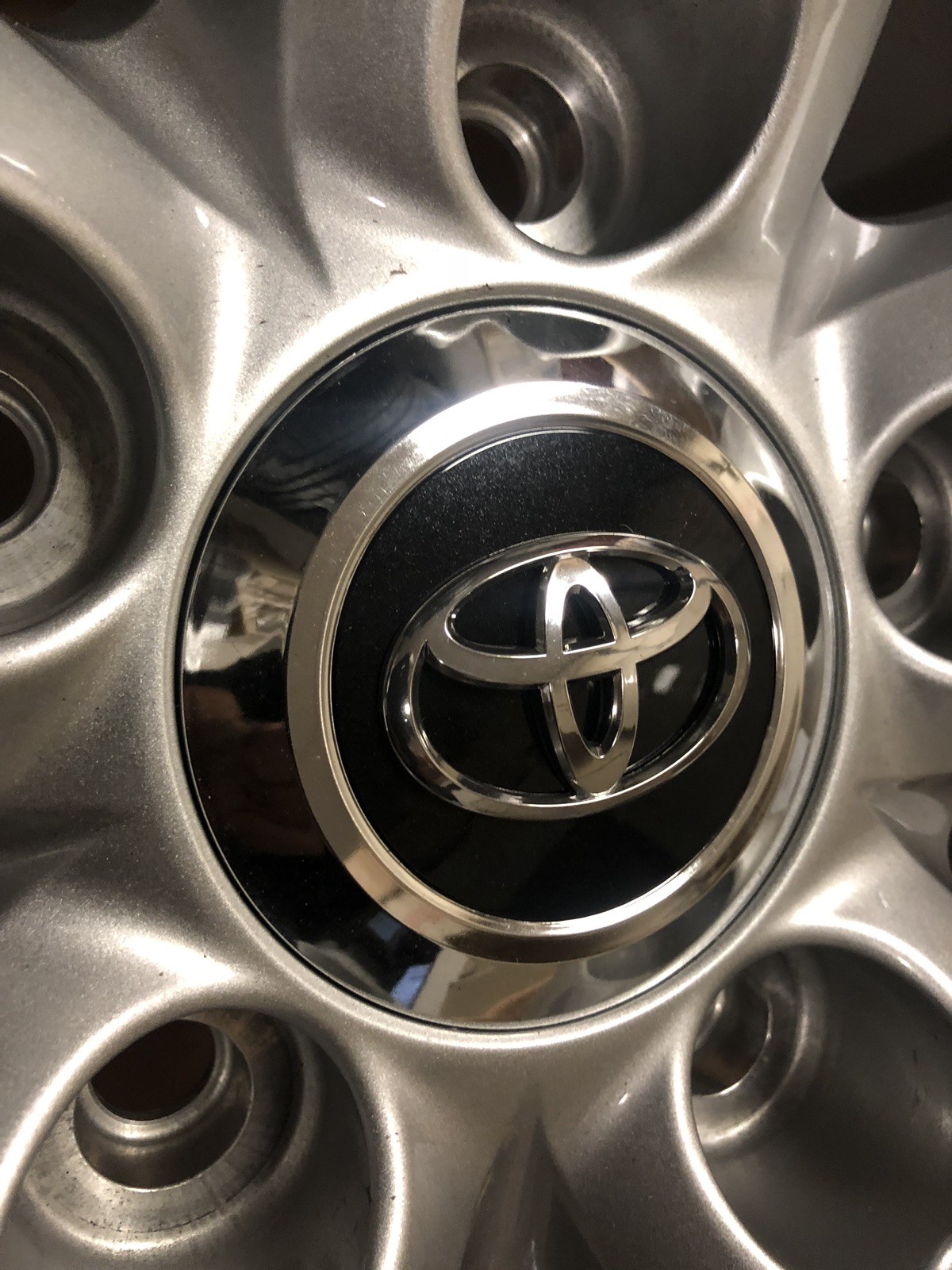 5x NEW GENUINE TOYOTA LANDCRUISER 2021 18" SAHARA WHEELS & DUNLOP