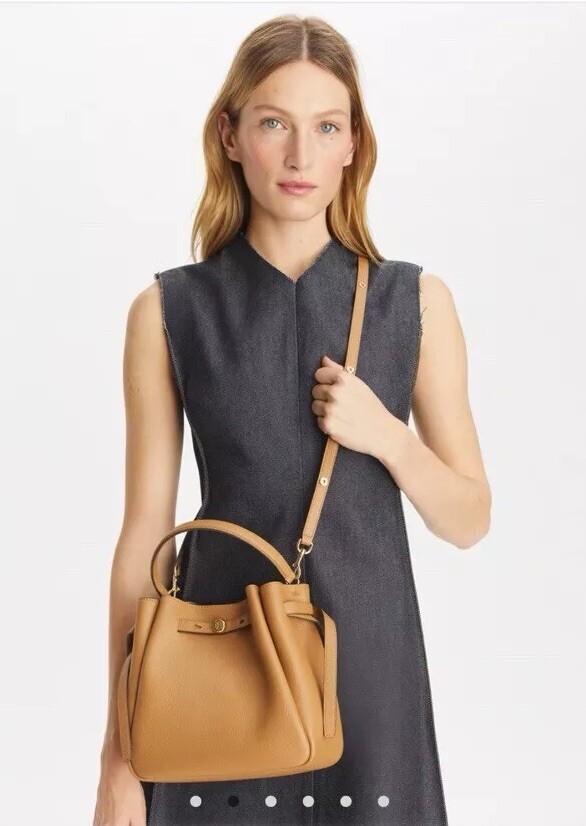 【送料&関税込】Tory Burch Romy Bucket Bag Romy Bucket Bag: Women's Handbags | Crossbody Bags | Tory