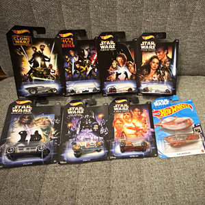 Hot Wheels Star Wars Diecast Car Lot of 8 *Sealed*