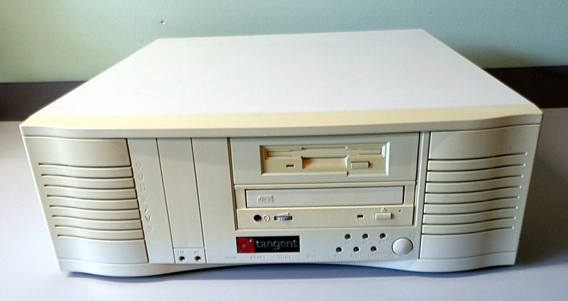 Vtg Pentium MMX 100 Multi-Media Computer Built-in Speakers Gaming PC (Powers On)