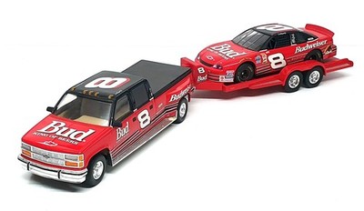 Action Maßstab 1:24 B249902215 - Nascar Chevrolet Crew Cab Trailer & Stock Car