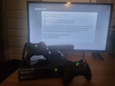 Microsoft Xbox 360 with Kinect ,Halo 4 , 2 Remote ,all wires included and tested