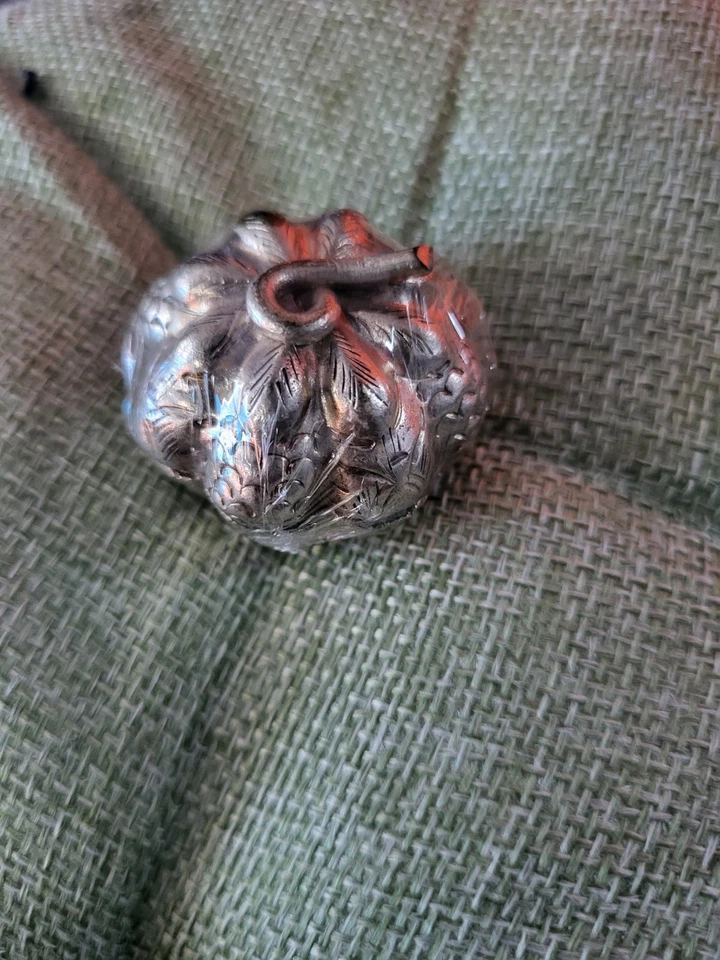 20 Joyería de baratija vintage de nuez de betel jemer animal repujadora de metal surtido Foto 4 de 4