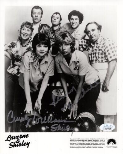  PENNY MARSHALL+CINDY WILLIAMS HAND SIGNED 8x10 PHOTO     LAVERNE+SHIRLEY    JSA - Photo 1 sur 1