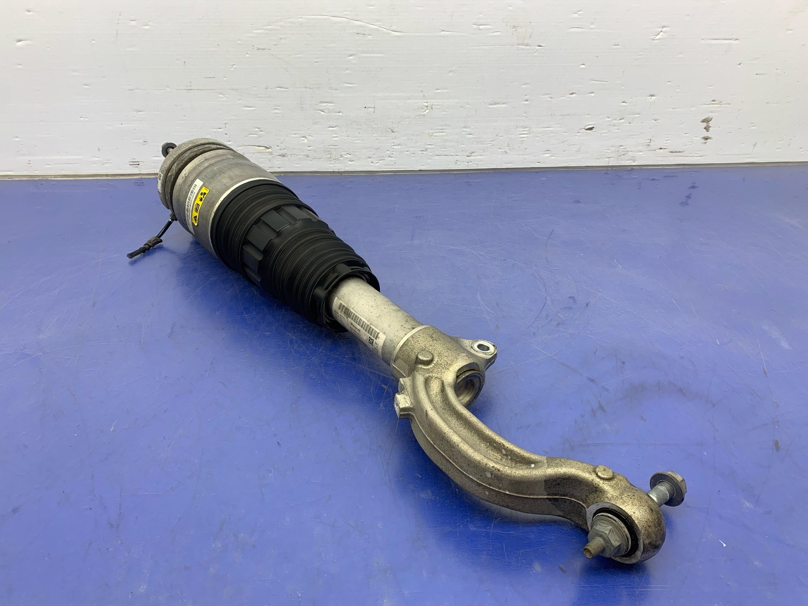 2017-2020 MASERATI LEVANTE 3.0L FRONT LEFT AIR STRUT SHOCK ABSORBER *63K*