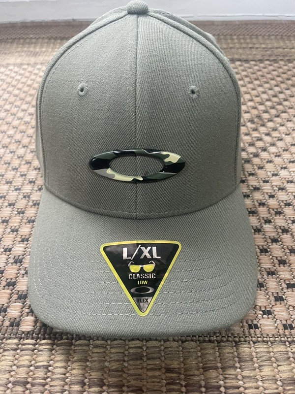 Oakley Classic Low Flex Performance Fit L/XL Hat