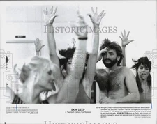 1989 Press Photo Actors star in "Skin Deep" - pix40079