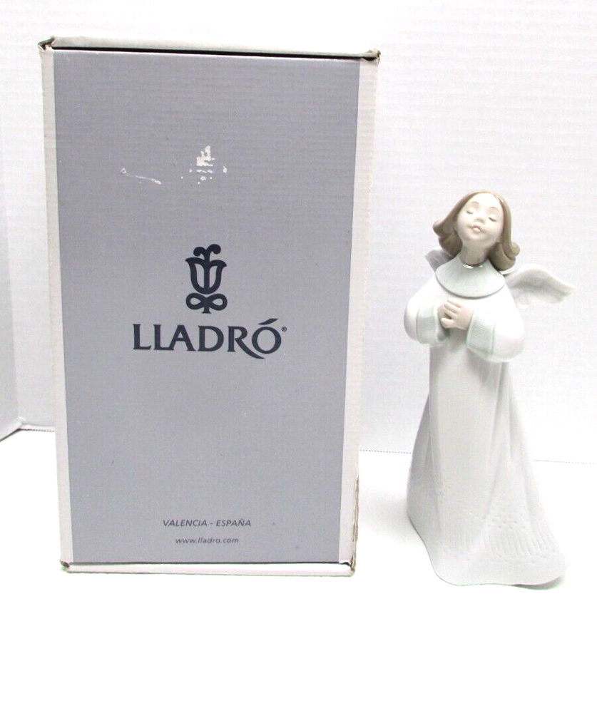 LLADRO PORCELAIN ANGEL 9