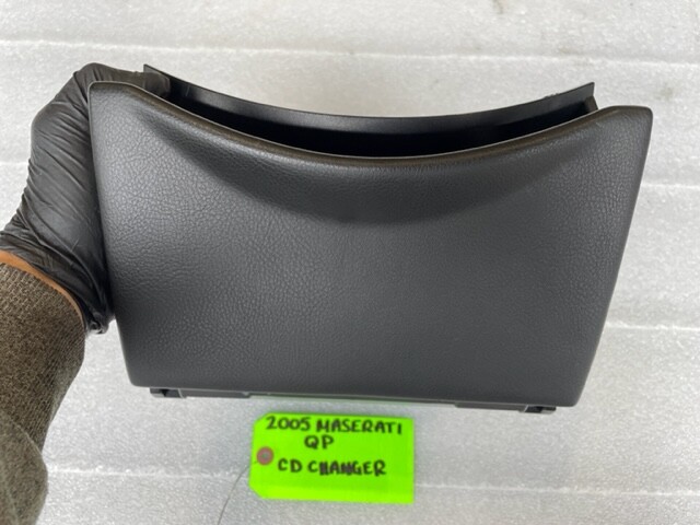 06 MASERATI QUATTROPORTE M139 OEM BLAUPUNKT 5 DISC CD CHANGER IN DASH 04-08