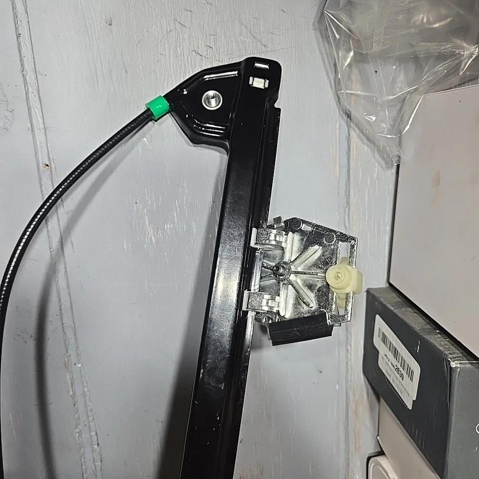 Front Left Driver Power Window Regulator w/Motor for BMW E39 525i 528i 530i 540i - Image 4 of 4