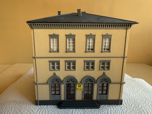 FALLER H0 130933 - Oficina de Correos, Luz, Cambio de Color, LxAnxAl 19x14x21 cm, Construido | Zustand: Gebraucht