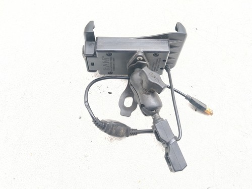 14-18 Indian Chief Classic Wireless Charging Phone Mount RAM-HOL-UN14WB