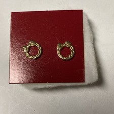 Avon Vintage Christmas Wreath Stud Earrings Pierced Gold Tone Never Worn G-2