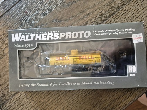 Coche cisterna Walthers 920-100310, 32' ACF 8000 galones, Roxana Shell RPX, escala HO | Condition: Used