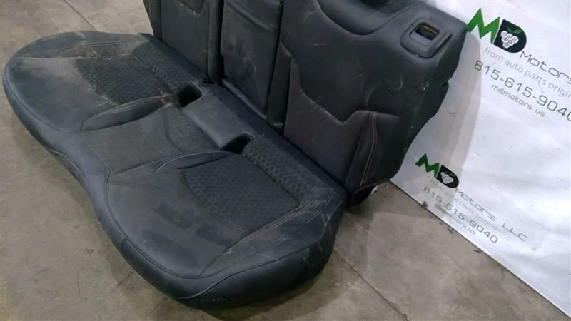 Jeep Compass 2017-2021 asiento trasero montaje base negro Foto 3 de 4