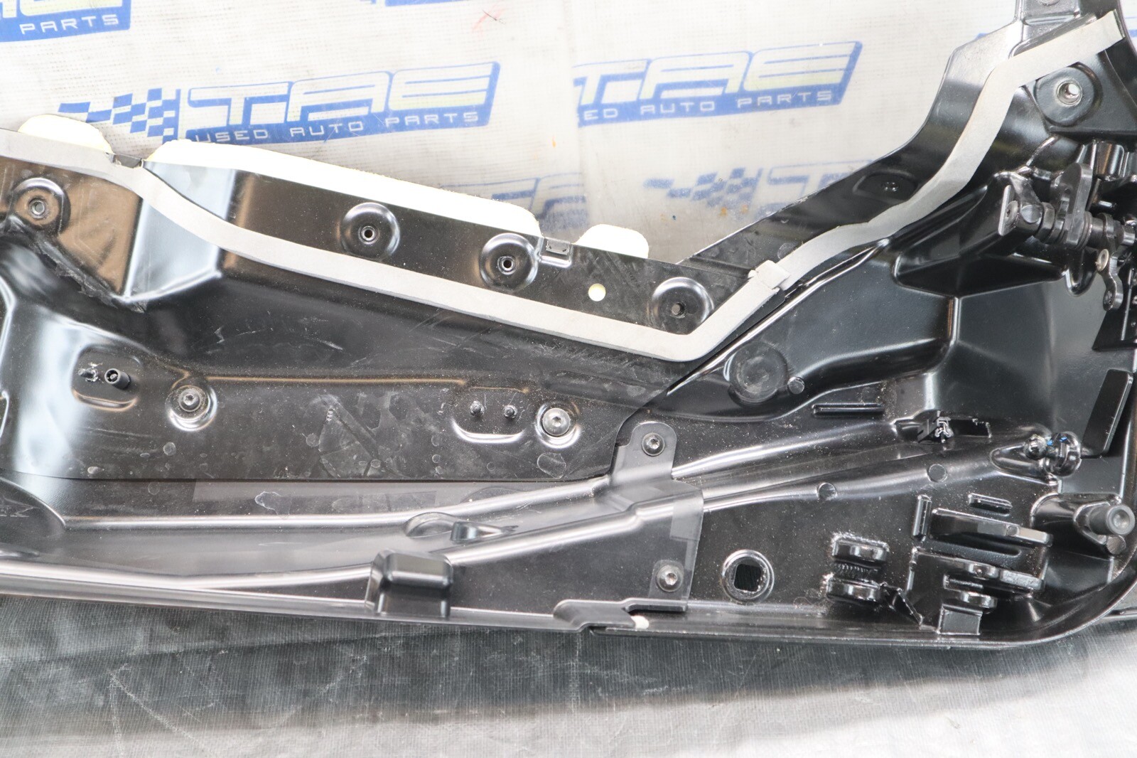 2022 2023 AUDI R8 V10 5.2L AWD OEM LEFT ROOF HINGE LOCK ASSY 4S7325003