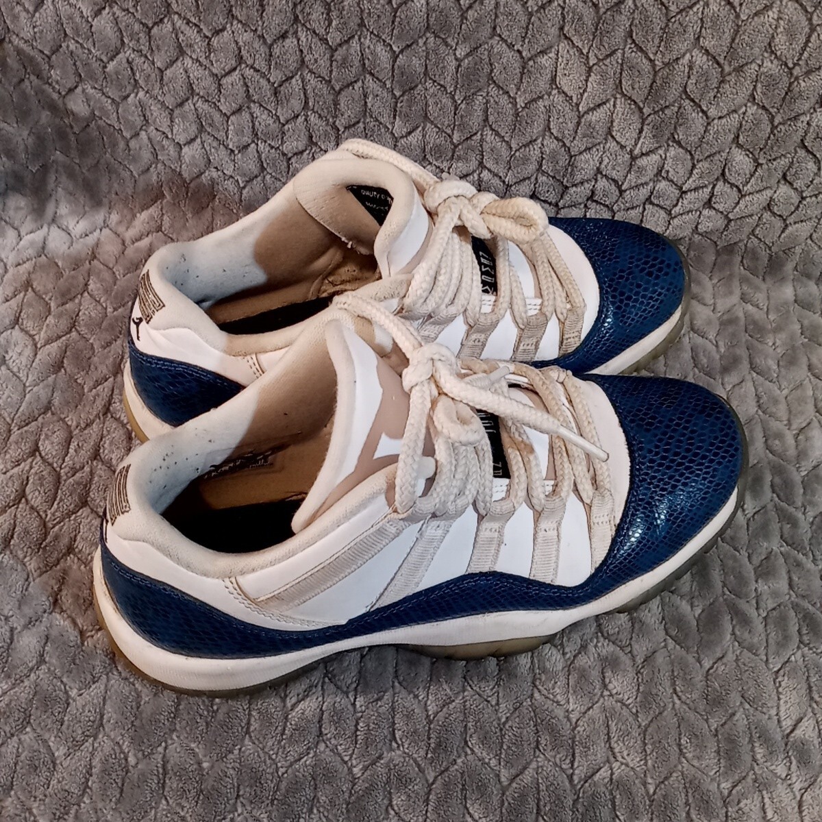 air jordan 11 retro low snake navy