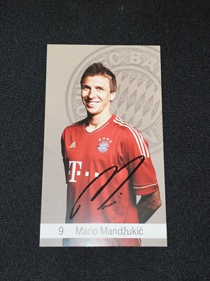 2012-13 Mario Mandžukić Hand Signed FC Bayern München Autograph