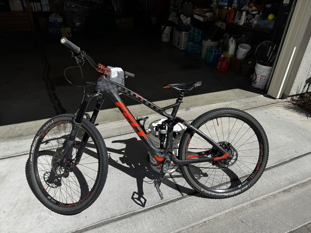 2017 felt decree Comes with extra set of tires and