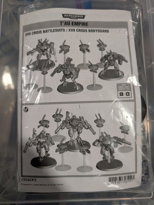 Warhammer 40K: Tau Empire XV8 Crisis Battlesuits