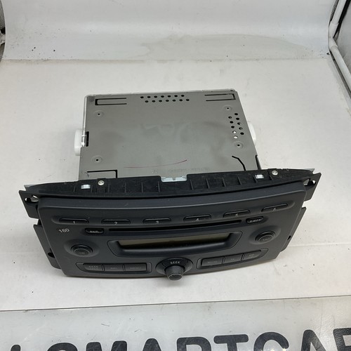 Smart ForTwo 451 Car Stereo CD Radio: A 451 820 4079 / 001 - Picture 3 of 6
