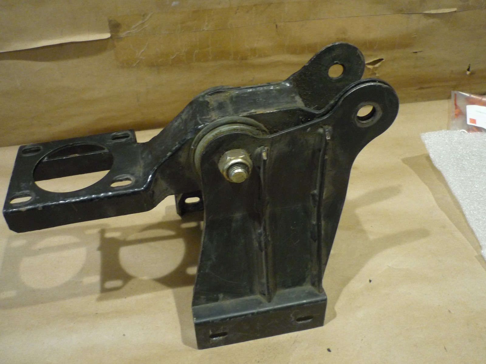 Lamborghini Diablo Support mount P/N 002433937