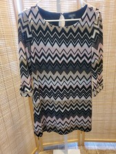 Lily Rose Dress Womens Size M White Tan Black Chevron Stretch Roll Tab Sleeve