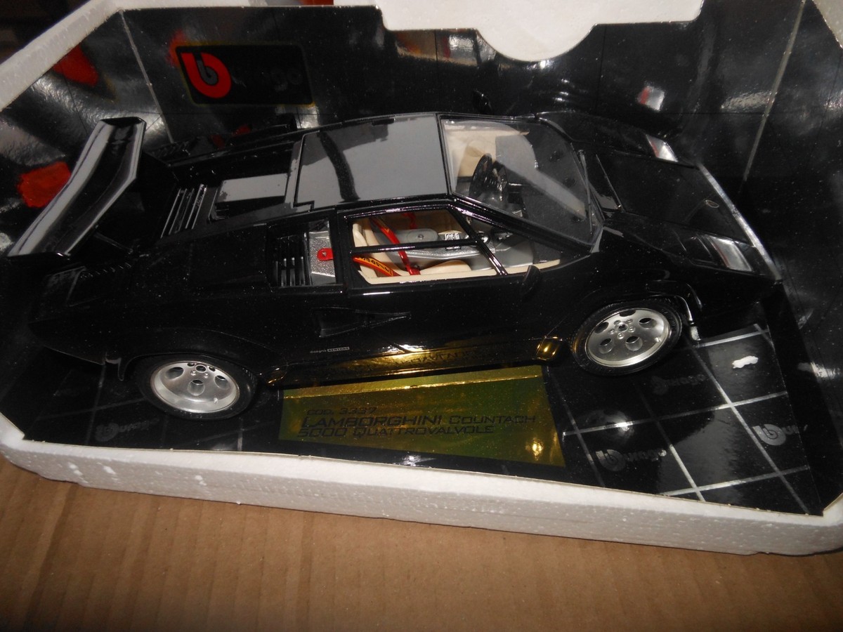 ミニカー Burago Lamborghini Countach 1/18 1988 Lamborghini Countach 1:18 Diecast Model Bburago - YouTube