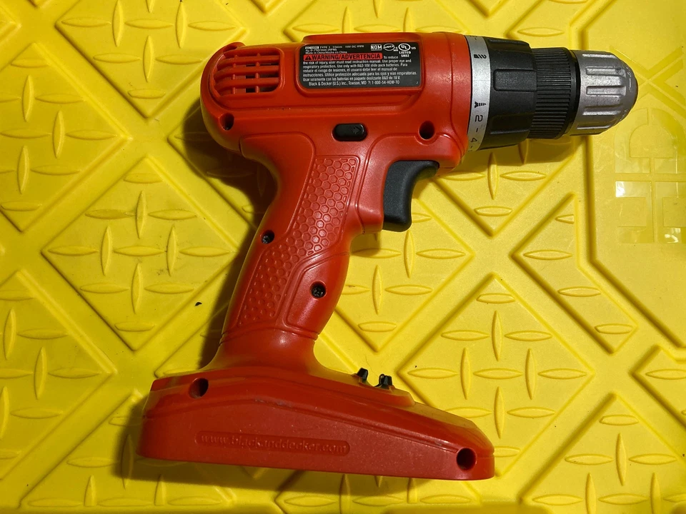 Taladro inalámbrico BLACK & DECKER 3/8 18Vv GC1800 18V con cargador y DOS baterías Foto 3 de 4