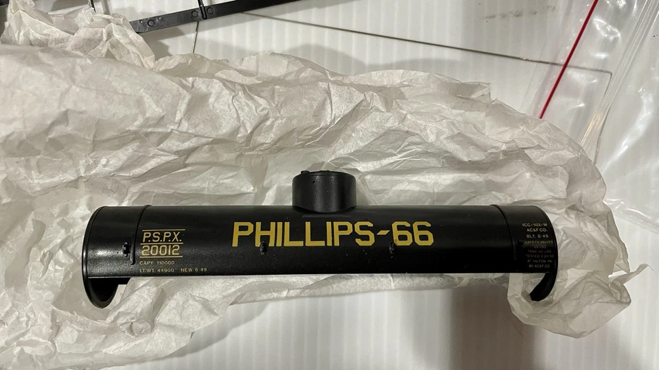 Red Caboose HO Kit RC-3012-2 Type 103W 10,000 Gal Tank Car Phillips 66 #20012 - Image 3 of 4