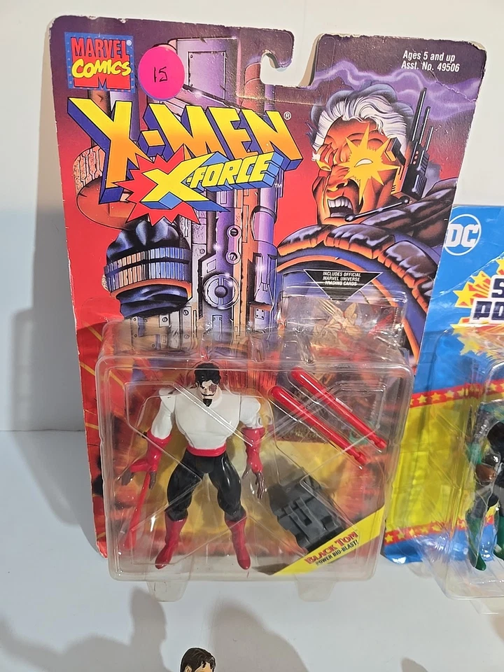 Lote de figuras de acción sueltas surtidas, DC, X-Men, Aliens, Batman, The Tick, Xena Foto 2 de 4