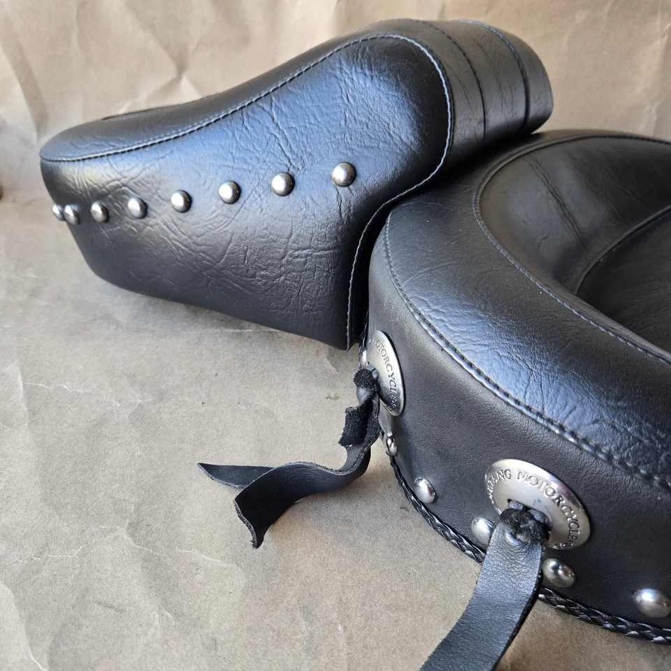 Asiento Mustang 6D6G3WN 75530 para Harley Davidson Dyna / Wideglide FXD FXDWG Foto 2 de 4