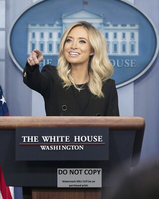 KAYLEIGH McENANY WHITE HOUSE PRESS SECRETARY FIRST BRIEFING - 8X10 PHOTO (BT334) | eBay