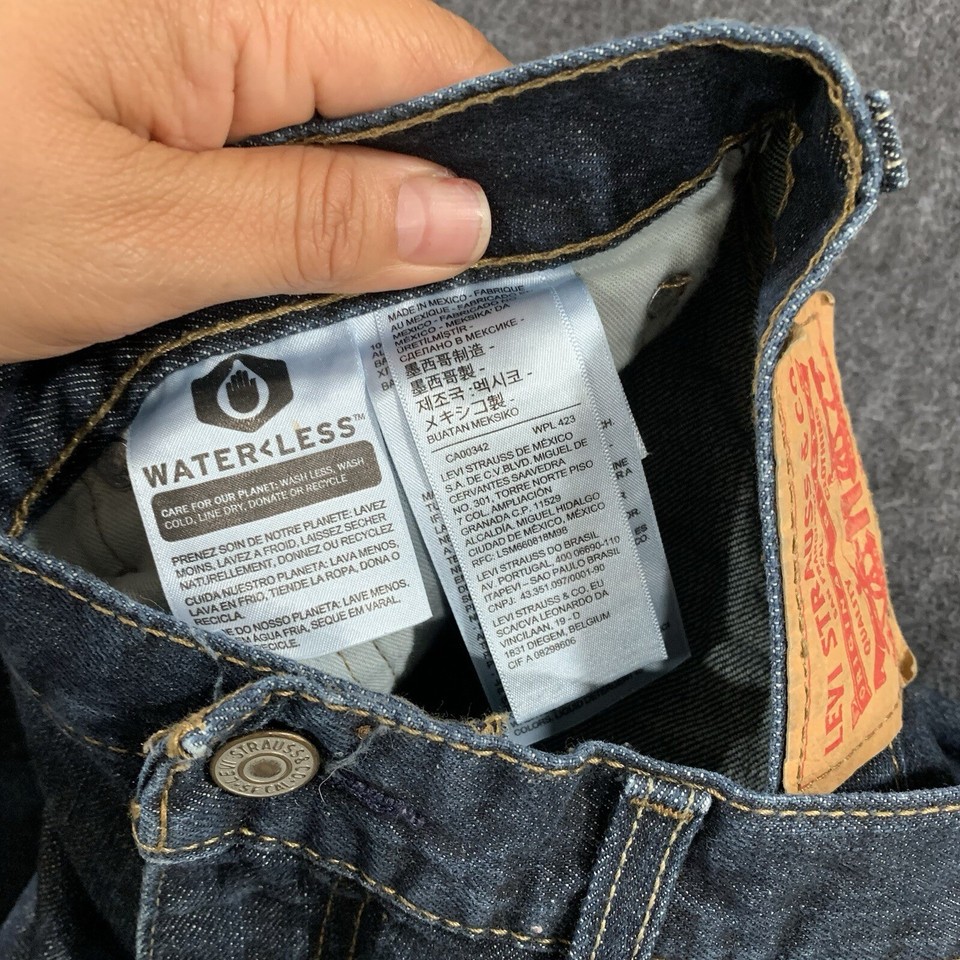 Men’s Levi’s 527 jeans size 33X30 boot cut straight dark blue denim E12