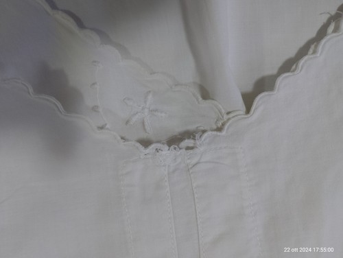 Antica Camicia da notte dal baule della nonna ricamata a mano segni del tempo ❗ - Foto 4 di 7
