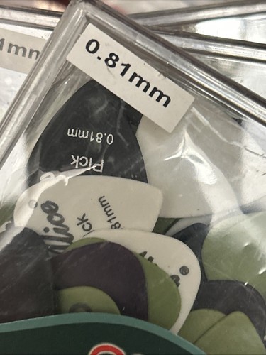 100pc Plastic Wrap Alice 0.81mm Medium Matte Nylon Guitar Picks Assorted Colors - Picture 11 of 13